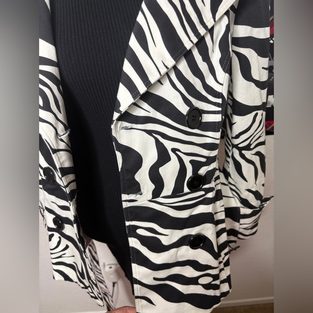 Caché Zebra Print Short Trench Coat - Picture 5 of 8